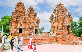 Giữ gìn vẻ đẹp Tháp Pô Klong Garai