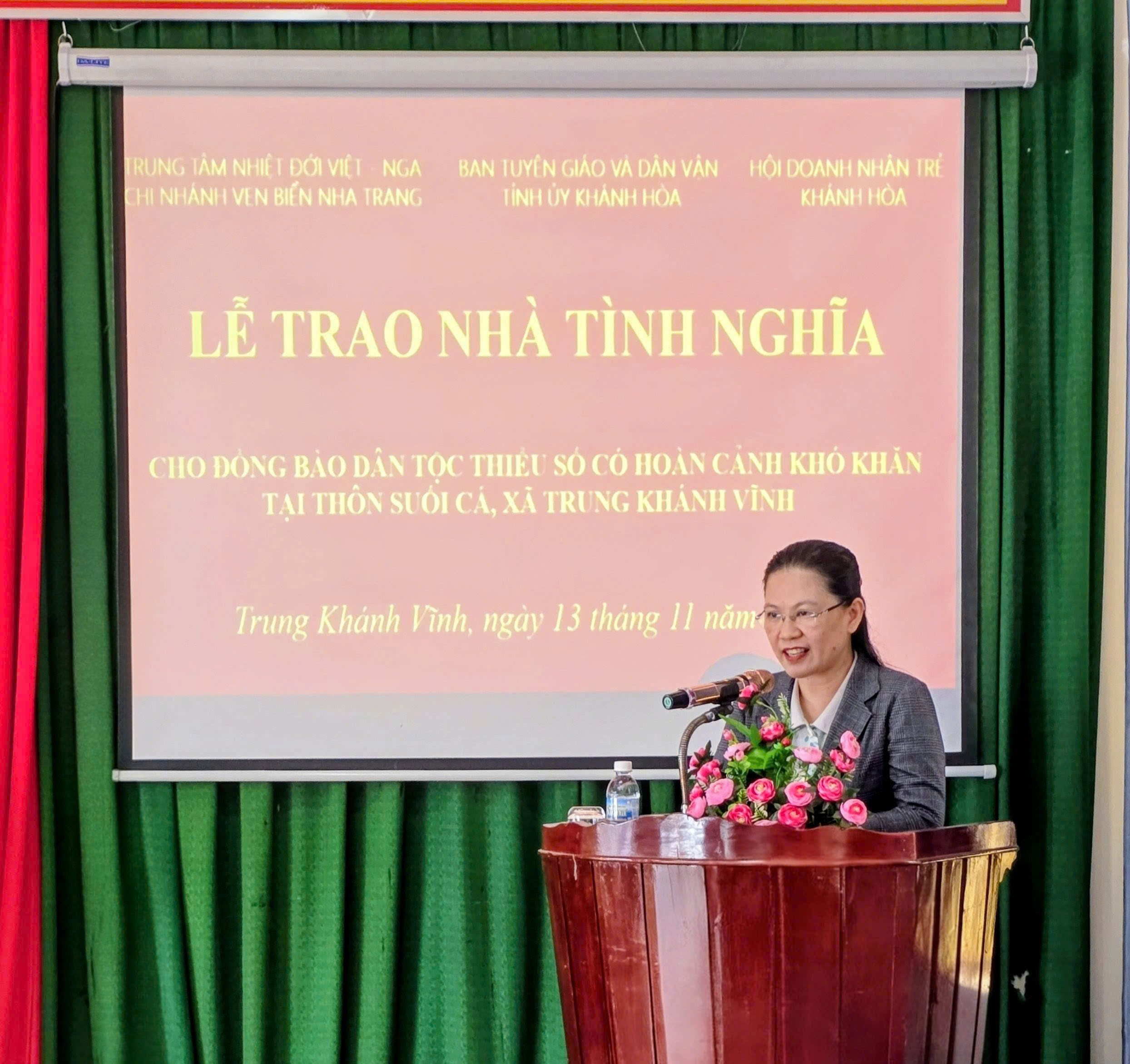 HỖ TRỢ KINH PHÍ XÂY NHÀ TÌNH NGHĨA CHO 2 HỘ DÂN Ở XÃ TRUNG KHÁNH VĨNH