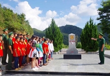 Phát huy sức mạnh của nhân dân trong đấu tranh chống quan điểm sai trái, thù địch