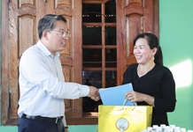 Bí thư Tỉnh ủy Nguyễn Hải Ninh thăm gia đình chiến sĩ có hoàn cảnh khó khăn