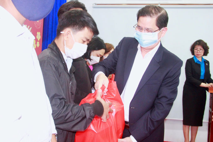 Tổ chức chương trình "Tết sum vầy - Xuân bình an"