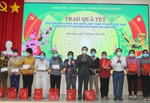 Phó Chủ tịch Quốc hội Nguyễn Khắc Định thăm, tặng quà Tết cho công nhân, hộ nghèo và gia đình chính sách