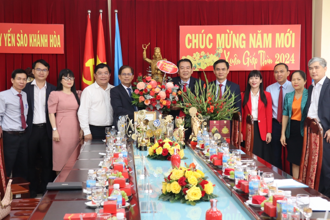 Chủ tịch UBND tỉnh Nguyễn Tấn Tuân thăm, chúc Tết các đơn vị, doanh nghiệp