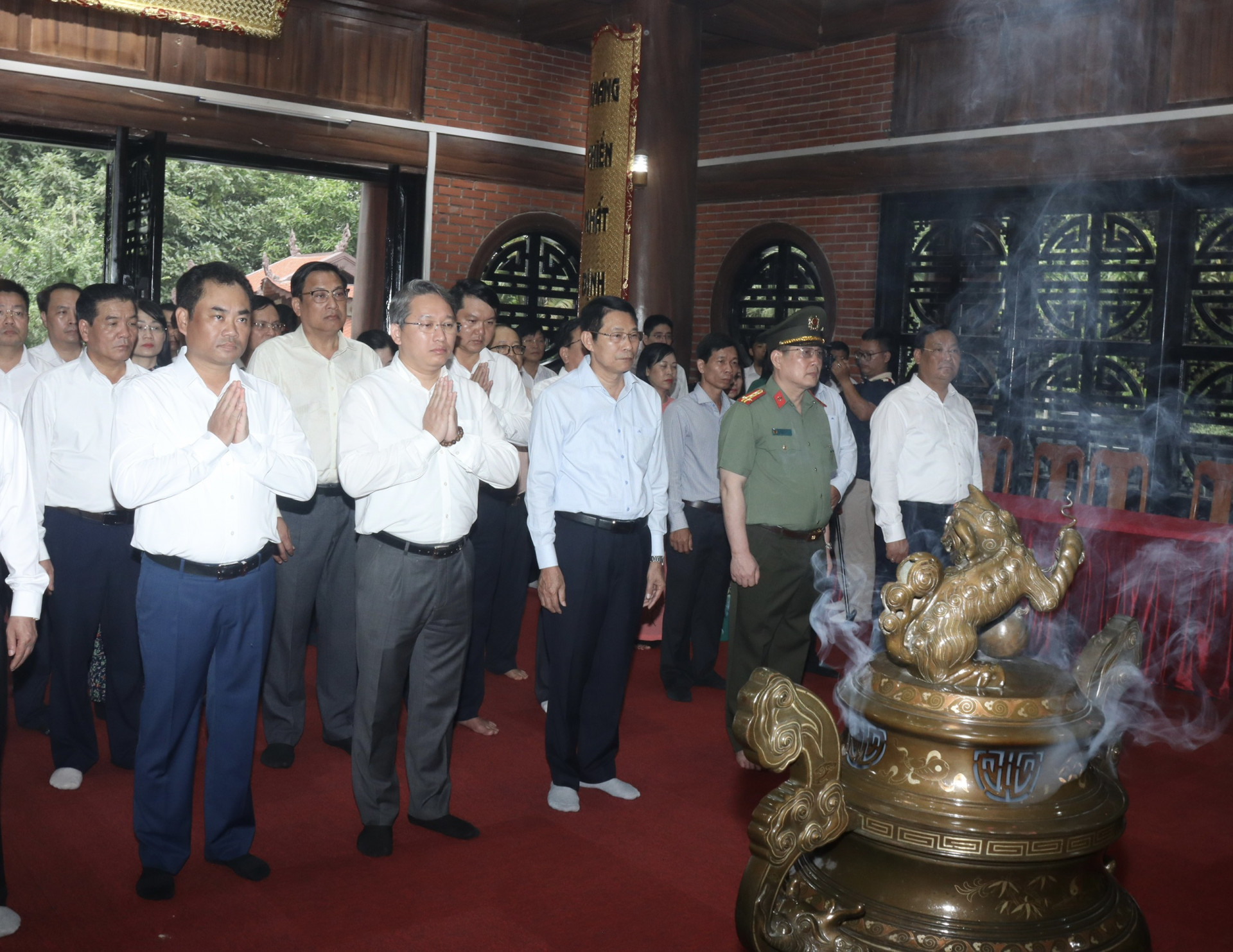 Đoàn công tác tỉnh Khánh Hòa dâng hương Chủ tịch Hồ Chí Minh tại Khu di tích quốc gia đặc biệt  ATK Định Hóa, Thái Nguyên