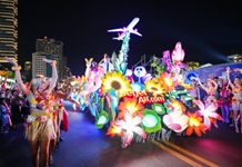 Diễu hành Carnival ánh sáng quảng bá du lịch Khánh Hòa