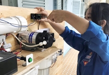 Hai học sinh chế tạo hệ thống lọc nước đa năng