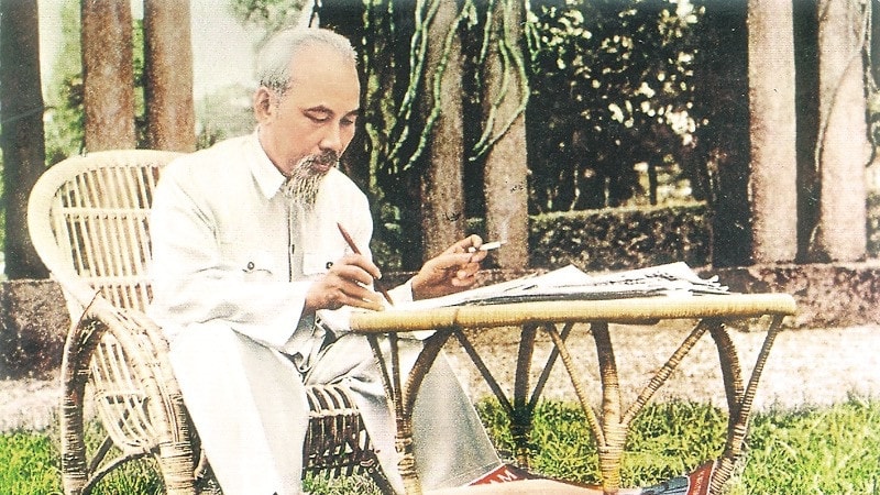 Thực hiện tư tưởng Hồ Chí Minh về gắn “xây” với “chống” để xây dựng Đảng ta “là đạo đức, là văn minh”