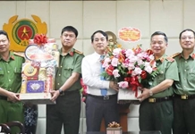 Bí thư Tỉnh ủy Nghiêm Xuân Thành thăm, chúc mừng các đơn vị công an