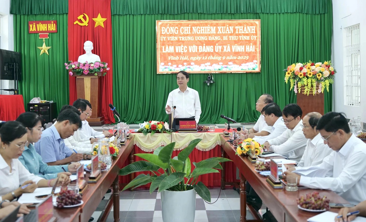 Bí thư Tỉnh ủy Nghiêm Xuân Thành làm việc với Đảng ủy xã Vĩnh Hải