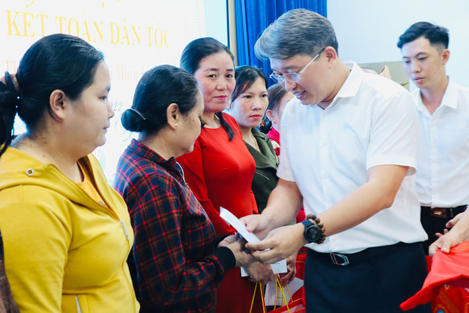 Bí thư Tỉnh ủy Nguyễn Hải Ninh dự Ngày hội Đại đoàn kết toàn dân tộc Khu dân cư Thanh Minh 3, Diên Khánh
