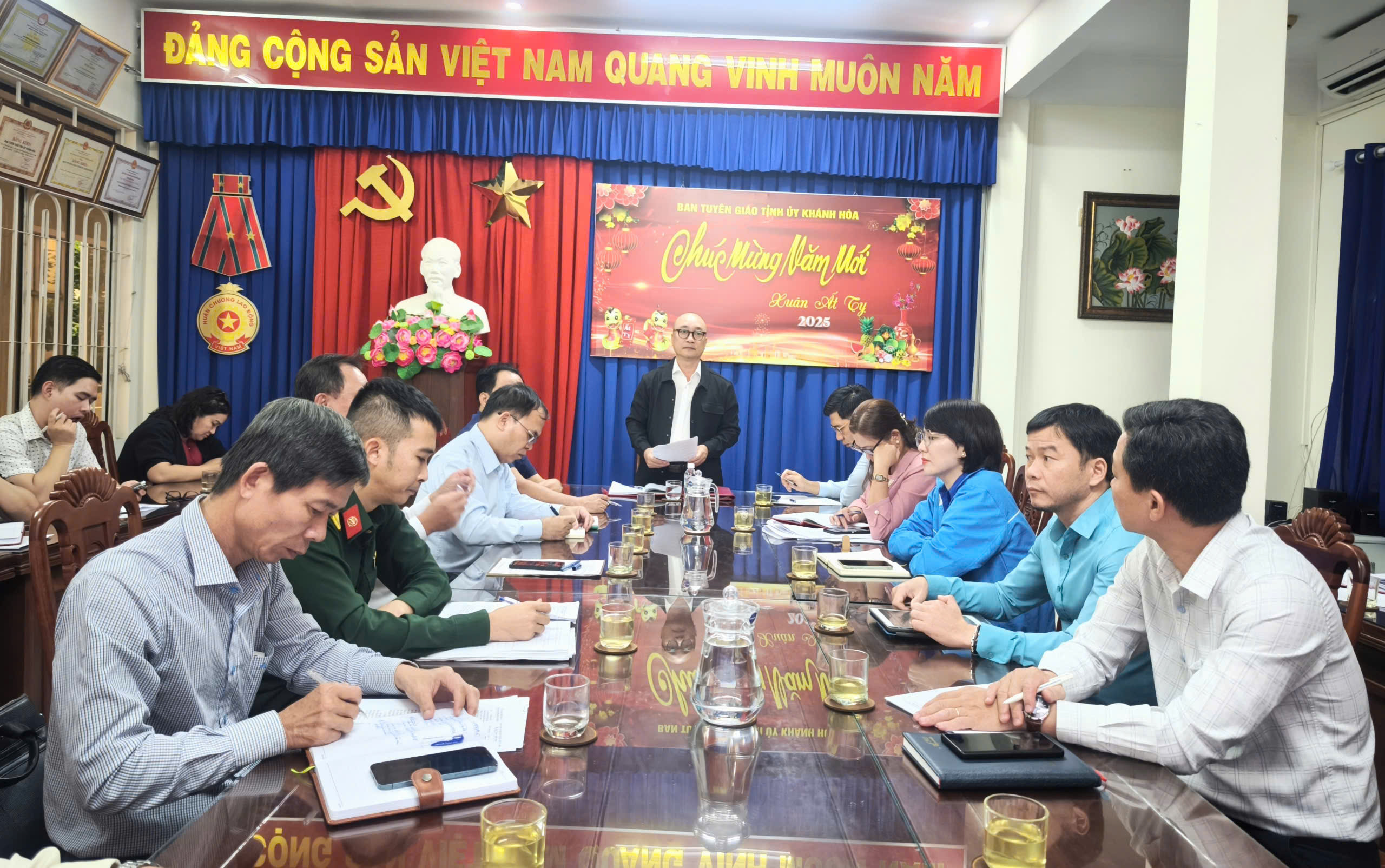Rà soát công tác chuẩn bị tổ chức Chương trình nghệ thuật chào mừng kỷ niệm 95 năm Ngày thành lập Đảng Cộng sản Việt Nam, 95 năm Ngày thành lập Đảng bộ tỉnh Khánh Hòa và chúc Tết Nguyên đán Ất Tỵ - 2025 cán bộ, chiến sĩ, Nhân dân huyện Trường Sa