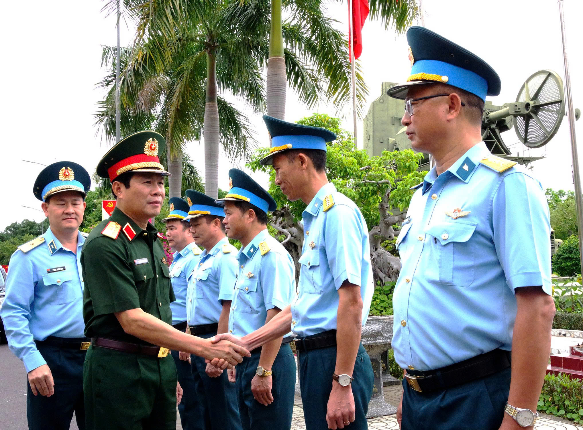 Bộ Quốc Phòng kiểm tra sẵn sàng chiến đấu và chúc Tết Sư đoàn 377