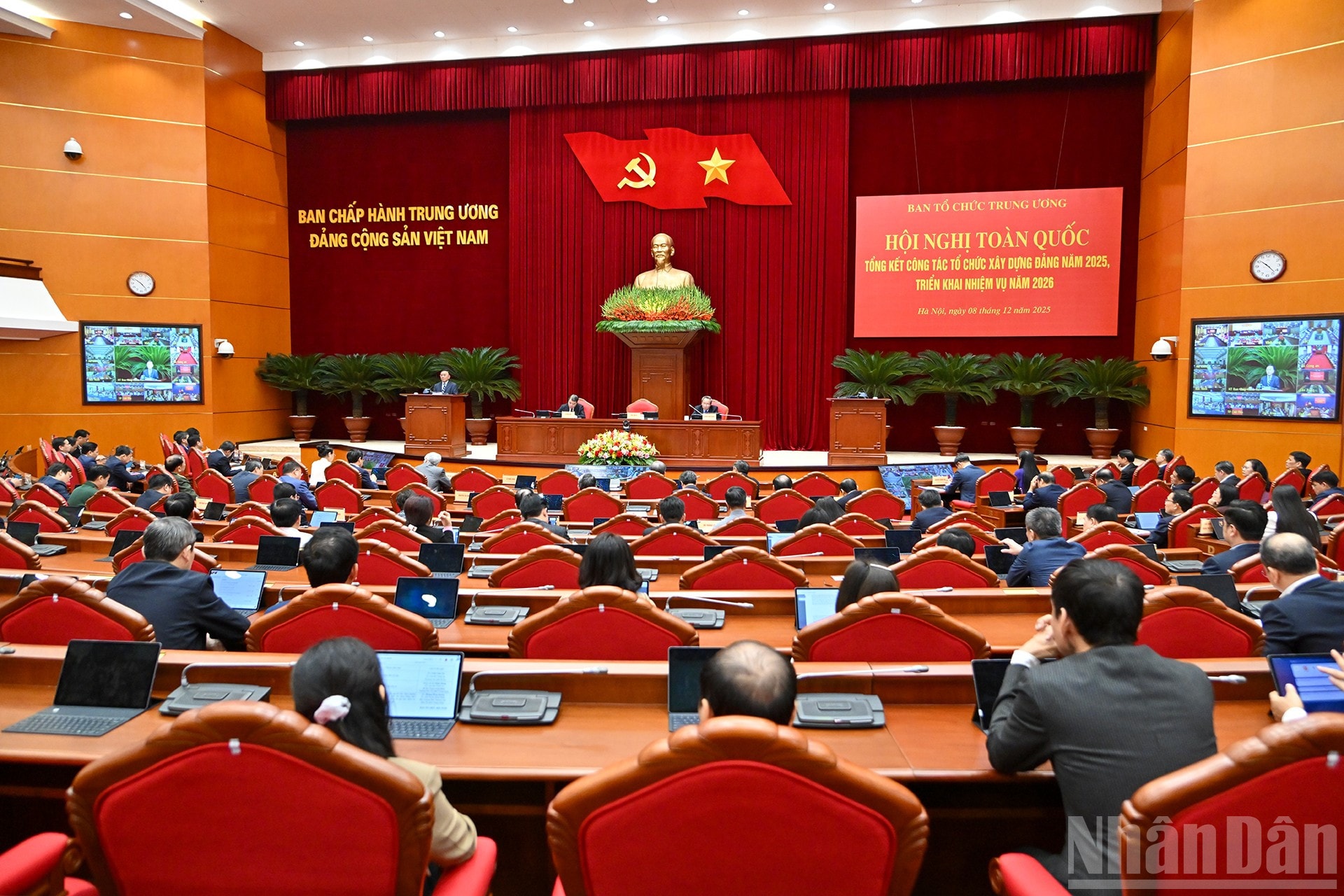 Vận dụng, phát triển sáng tạo tư tưởng Hồ Chí Minh về xây dựng Đảng về đạo đức trong kỷ nguyên mới