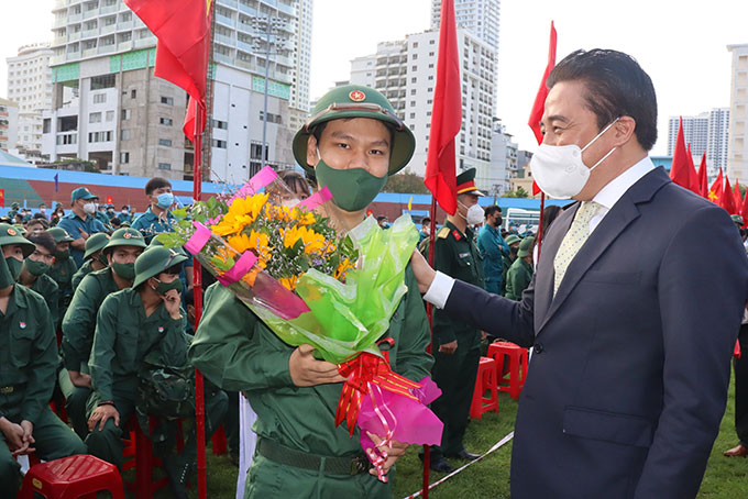 Khánh Hòa tiễn 2.131 thanh niên lên đường nhập ngũ
