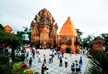Lưu lại nét đẹp lễ hội Tháp Bà Ponagar