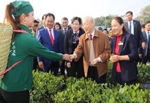 Muốn cống hiến, cán bộ đảng viên phải nêu gương đạo đức dấn thân và hành động