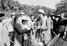 Noi gương Bác, tự soi, tự sửa