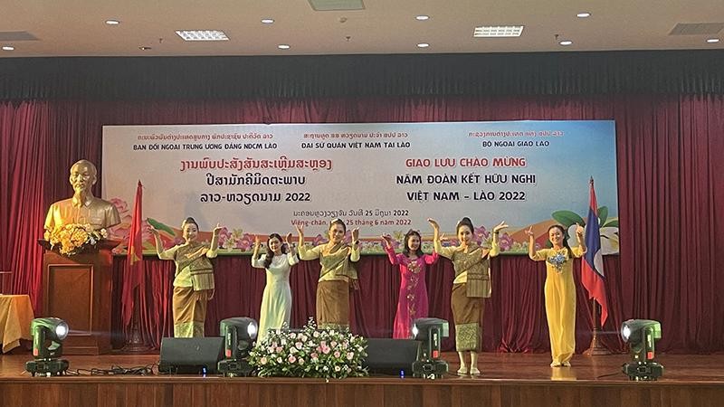 Vun đắp quan hệ hữu nghị vĩ đại Việt Nam-Lào ngày càng phát triển