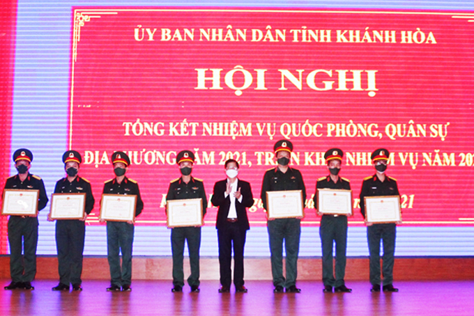 UBND tỉnh Khánh Hòa tổng kết nhiệm vụ quốc phòng, quân sự địa phương năm 2021
