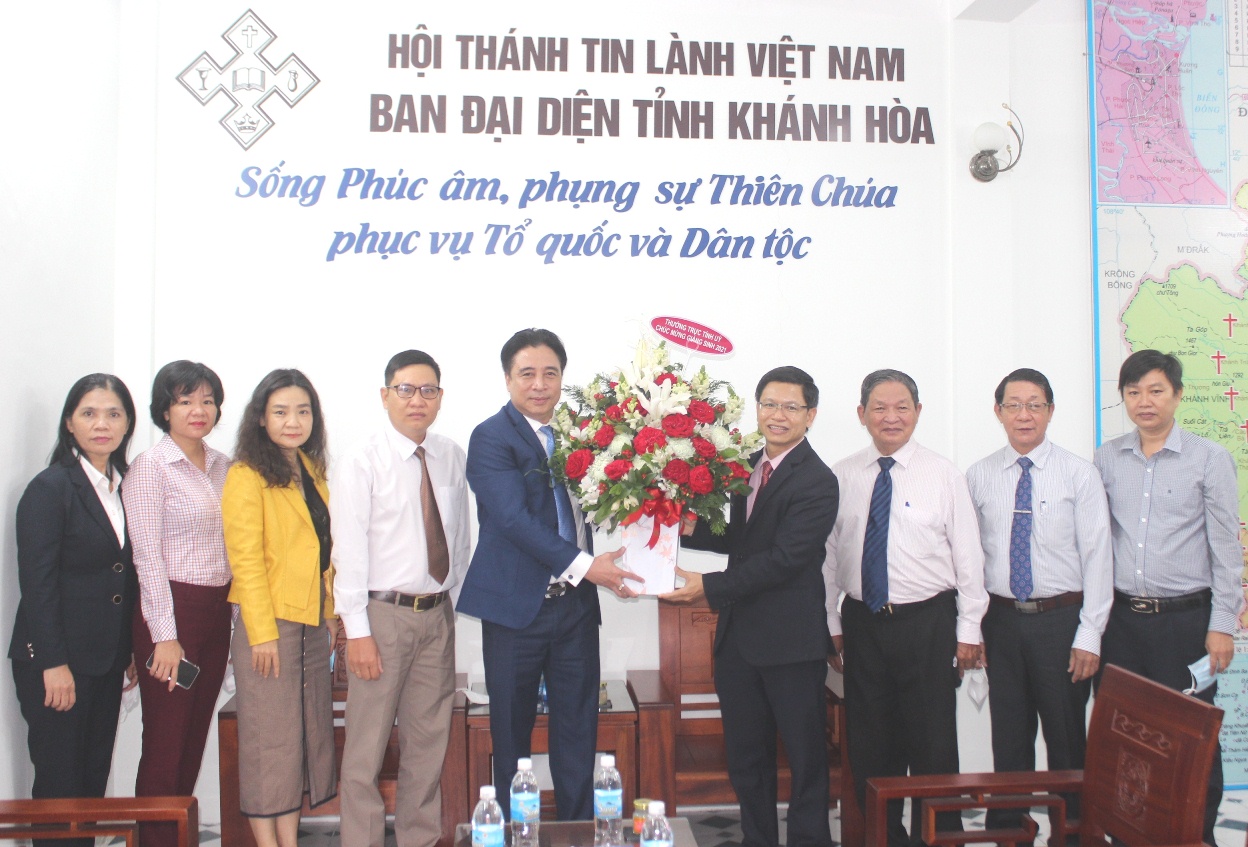 Ông Nguyễn Khắc Toàn thăm, chúc mừng Ban đại diện Tin lành tỉnh