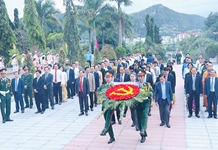 Lãnh đạo tỉnh Khánh Hòa viếng Nghĩa trang liệt sĩ Hòn Dung