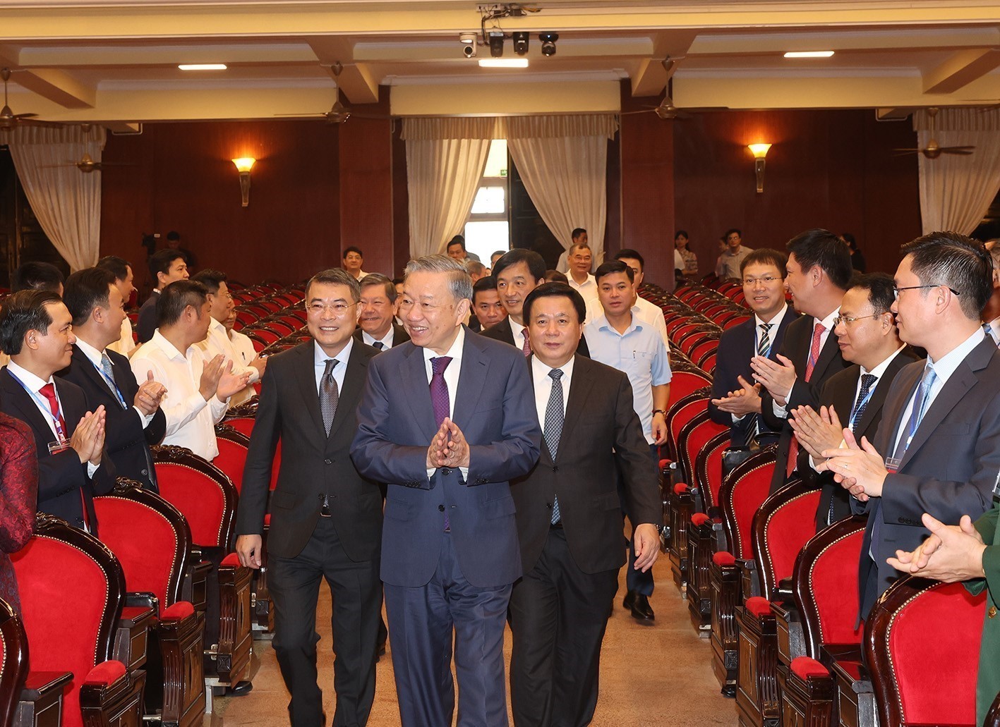 Đổi mới công tác tổ chức, cán bộ đáp ứng yêu cầu nâng cao năng lực lãnh đạo, cầm quyền của đảng*