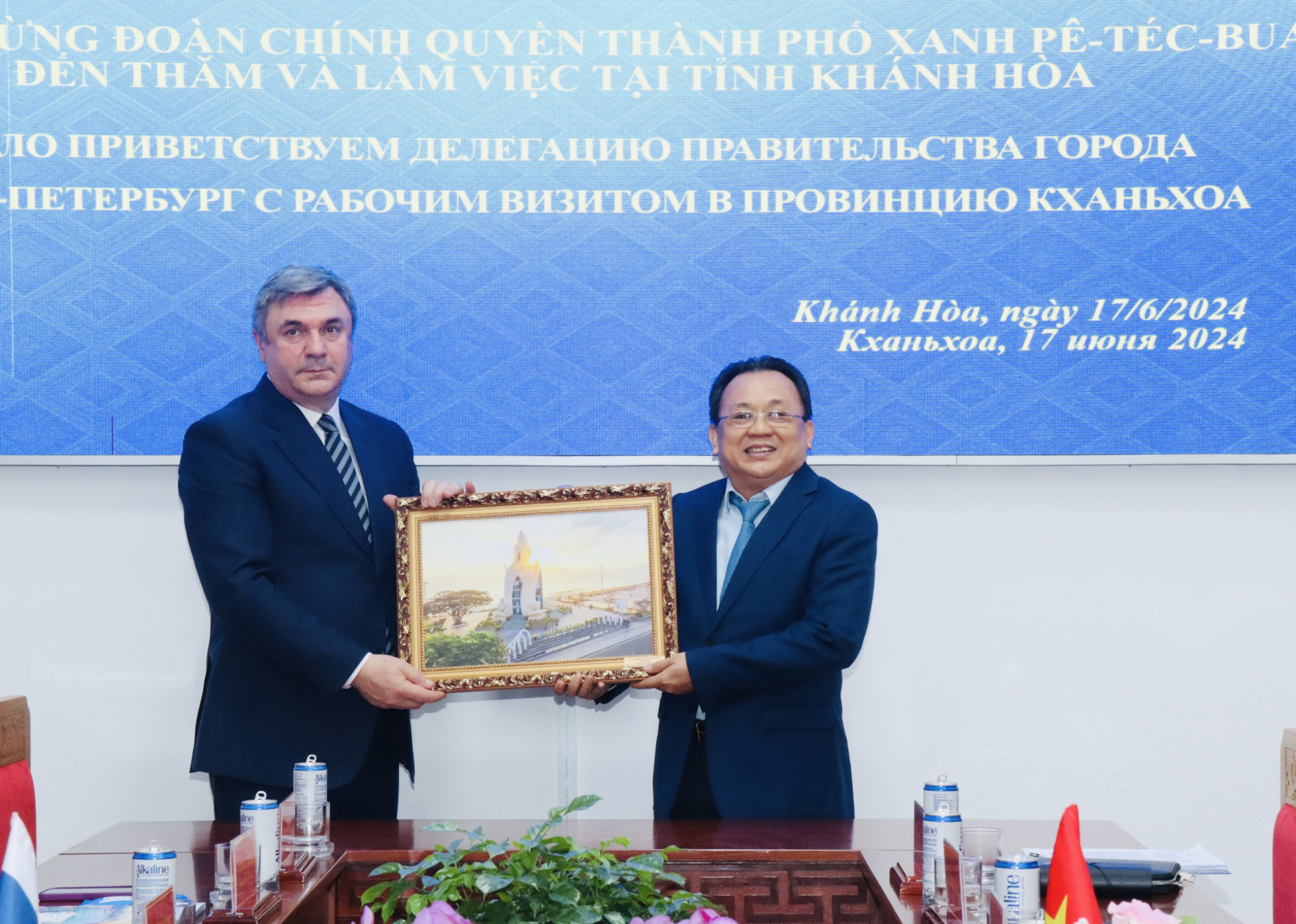 Phó Chủ tịch Thường trực UBND tỉnh Lê Hữu Hoàng tiếp đoàn đại biểu TP. Saint Petersburg, Liên bang Nga