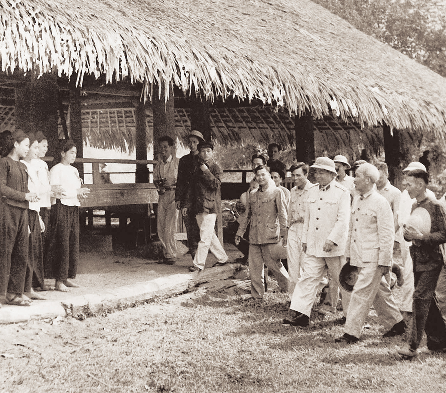 Cách mạng Tháng Tám năm 1945 - kết quả sự vận dụng sáng tạo Chủ nghĩa Mac - Lê-nin vào thực tiễn Việt Nam