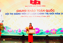 Đồng chí Đỗ Thị Hương, Giảng viên Trung tâm chính trị huyện Diên Khánh, tỉnh Khánh Hòa đạt Giải khuyến khích tại Chung khảo toàn quốc Hội thi Giảng viên lý luận chính trị giỏi năm 2022