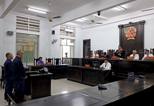 Xét xử 02 bị cáo về tội “Khủng bố nhằm chống chính quyền nhân dân”