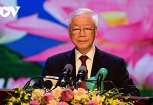 "Tình nghĩa Việt-Lào sáng hơn trăng rằm, thơm hơn đóa hoa nào thơm nhất"