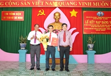Kết nạp đảng viên mới tại địa chỉ đỏ