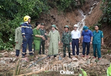 Bí thư Tỉnh ủy Nghiêm Xuân Thành kiểm tra, chỉ đạo công tác khắc phục sạt lở và cứu nạn, cứu hộ tại đèo Khánh Sơn