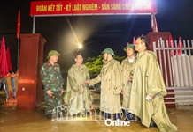 Bí thư Tỉnh ủy Nghiêm Xuân Thành kiểm tra, chỉ đạo công tác ứng phó ngập lụt tại xã Diên Điền