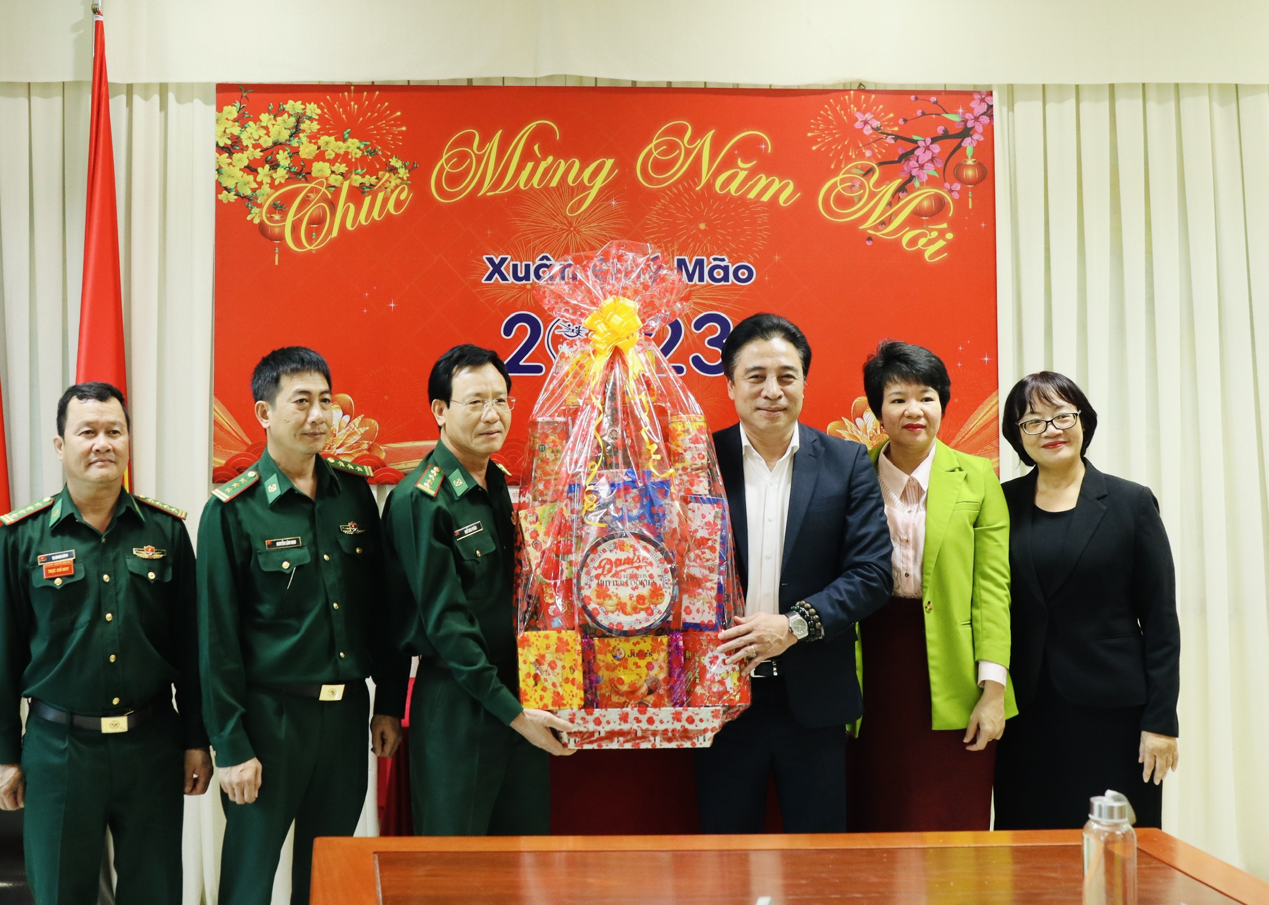 Phó Bí thư Thường trực Tỉnh ủy, Chủ tịch HĐND tỉnh Nguyễn Khắc Toàn thăm đơn vị trực chiến