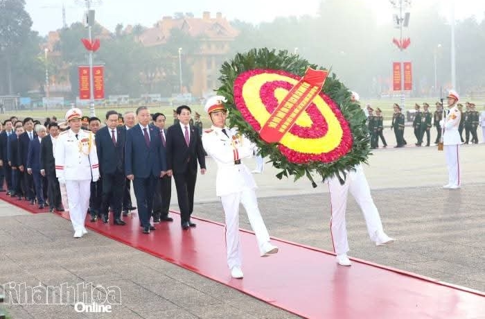 Lãnh đạo Đảng, Nhà nước và đại biểu dự Đại hội XIV của Đảng vào Lăng viếng Chủ tịch Hồ Chí Minh