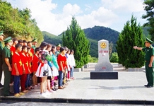 Kiên quyết đấu tranh với các quan điểm sai trái, thù địch