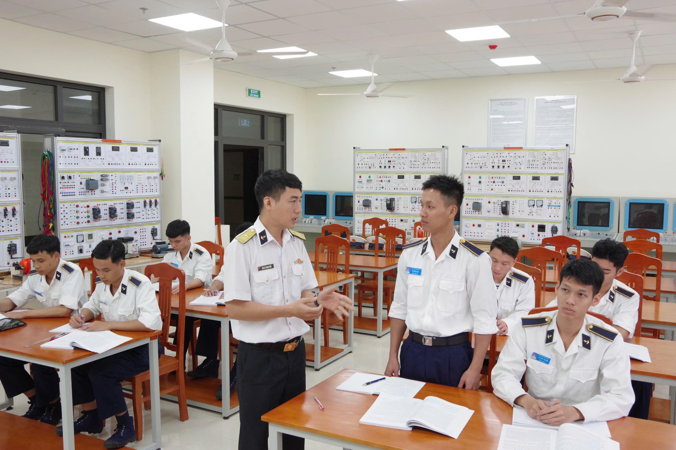 Học viện Hải quân sôi nổi các hoạt động chào mừng ngày sinh nhật Bác Hồ