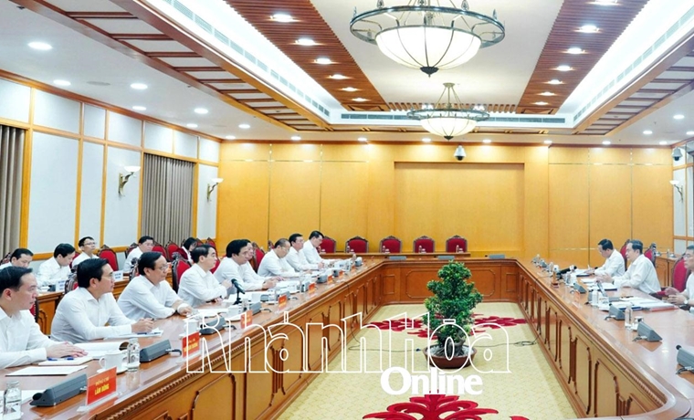 Bộ Chính trị làm việc với Ban Thường vụ Tỉnh ủy Khánh Hòa về công tác chuẩn bị đại hội