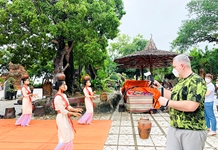 Phát huy giá trị văn hóa để phát triển du lịch