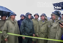 Phó Thủ tướng Chính phủ Hồ Quốc Dũng kiểm tra tình hình ngập lụt tại xã Diên Điền