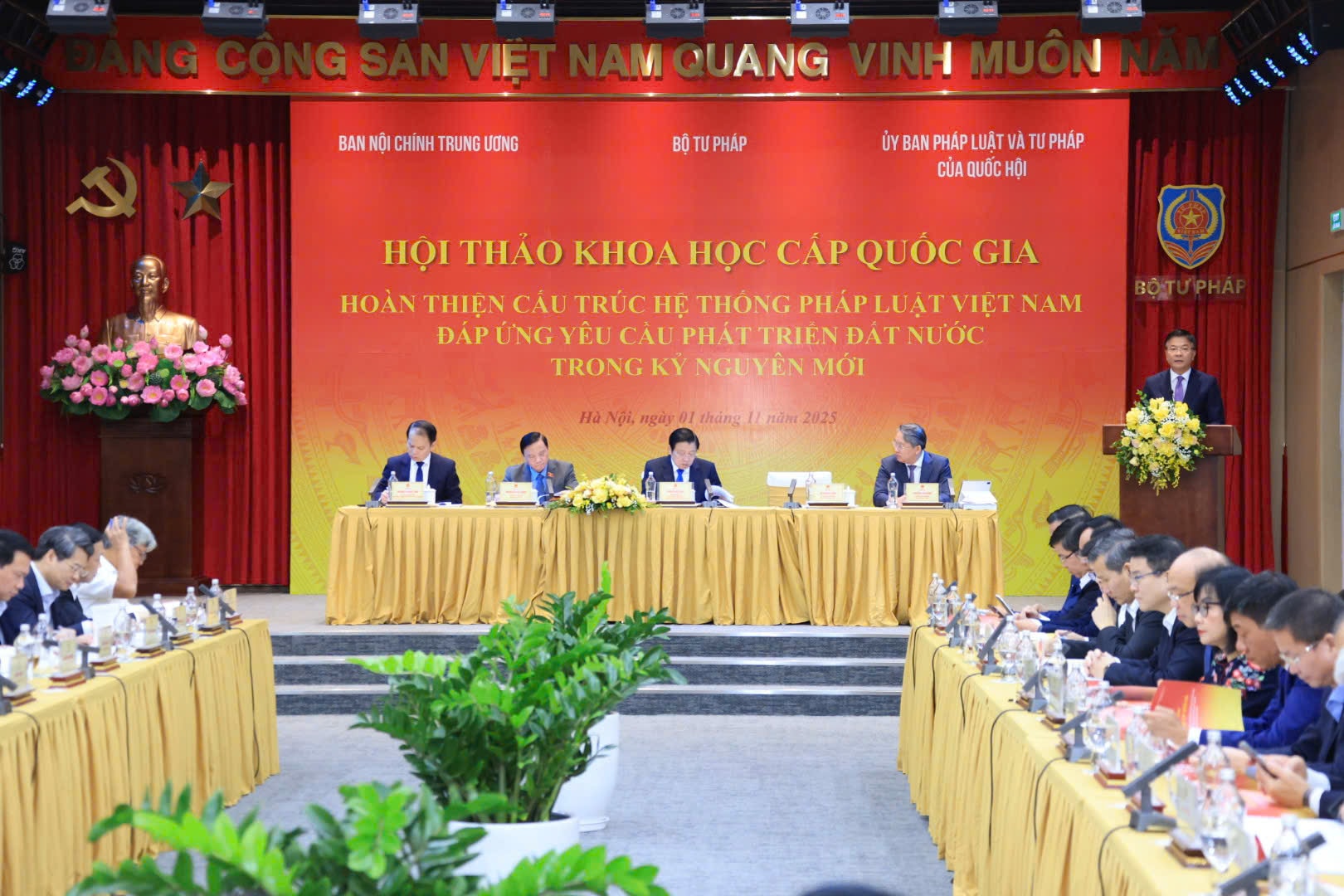 Quan điểm và định hướng hoàn thiện hệ thống pháp luật đáp ứng yêu cầu đổi mới quản trị quốc gia theo hướng hiện đại, hiệu lực, hiệu quả