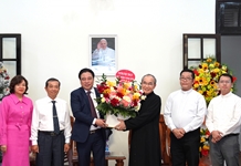 Phó Bí thư Thường trực Tỉnh ủy Nguyễn Khắc Toàn thăm, chúc mừng Tòa Giám mục Giáo phận Nha Trang và Ban đại diện Tin lành tỉnh