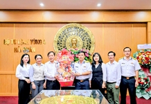 Lãnh đạo Ban Tuyên giáo và Dân vận Tỉnh ủy Khánh Hòa thăm, chúc mừng Ngày thành lập Quân đội nhân dân Việt Nam 22/12