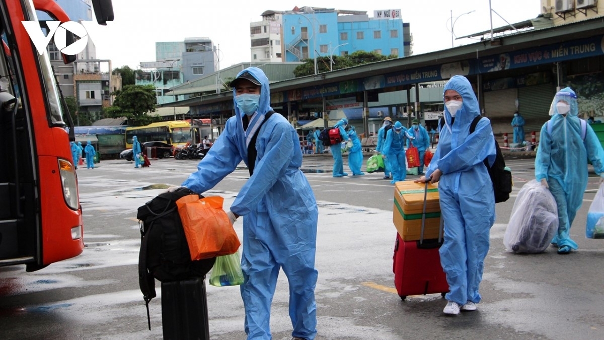           Chuyên gia khuyến cáo người dân hạn chế tối đa việc đi chúc Tết      