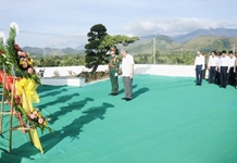 Chánh án Tòa án nhân dân tối cao Nguyễn Hòa Bình dâng hương tại Khu lưu niệm Chiến thắng Vườn Gòn - Đá Bàn