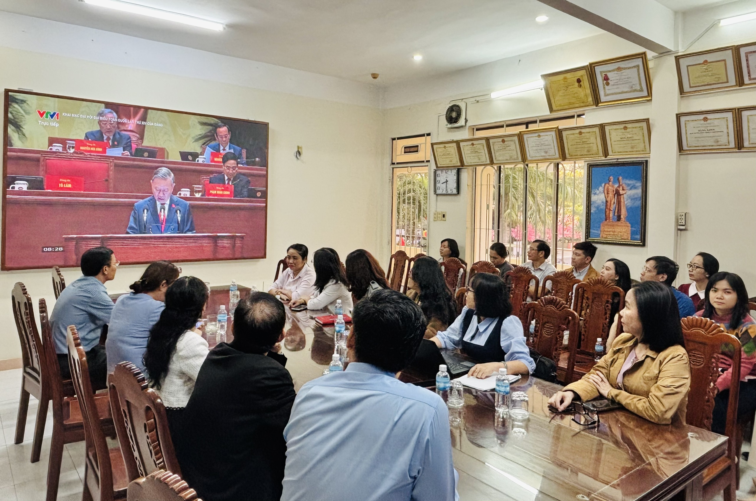 Ban Tuyên giáo và Dân vận Tỉnh ủy tổ chức xem truyền hình trực tiếp Lễ khai mạc Đại hội đại biểu toàn quốc lần thứ XIV của Đảng