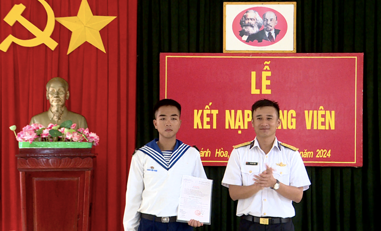 Phát triển đảng viên ở Trường Sa