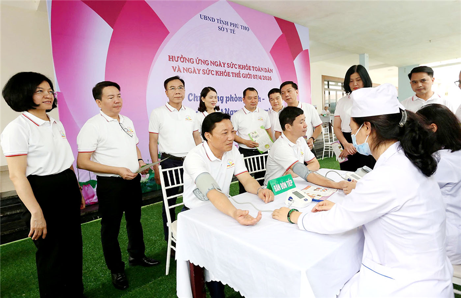 Vận dụng quan điểm chủ nghĩa Mác - Lênin, tư tưởng Hồ Chí Minh trong bảo vệ và chăm sóc sức khỏe nhân dân ở Việt Nam hiện nay