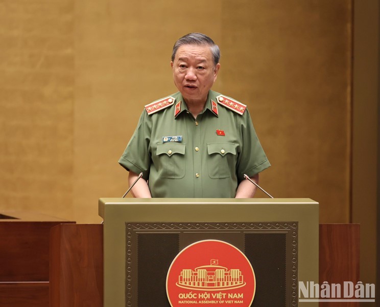  Xây dựng lực lượng tham gia bảo vệ an ninh, trật tự ở cơ sở đáp ứng yêu cầu thực tiễn 